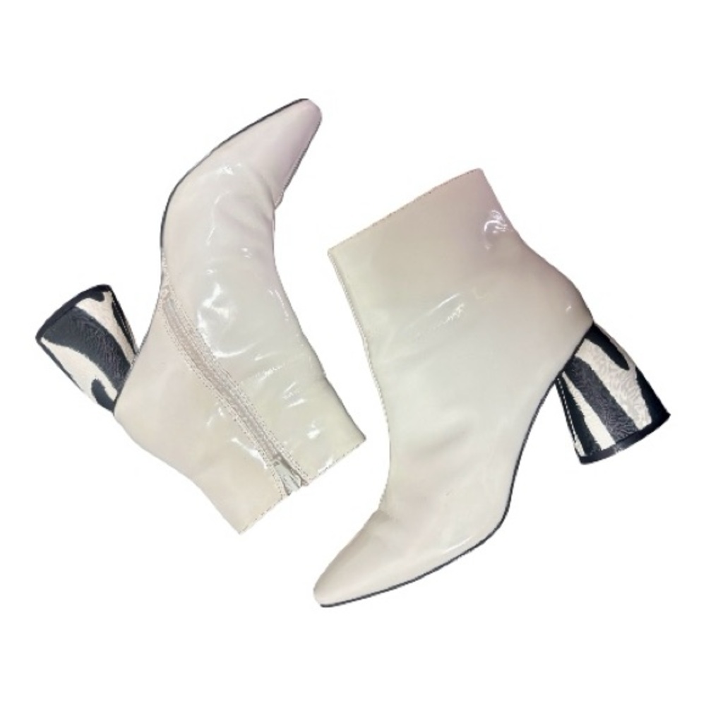 BETSEY JOHNSON Regie White Ankle Boots with Zebra Pattern Heel - Picture 2 of 9